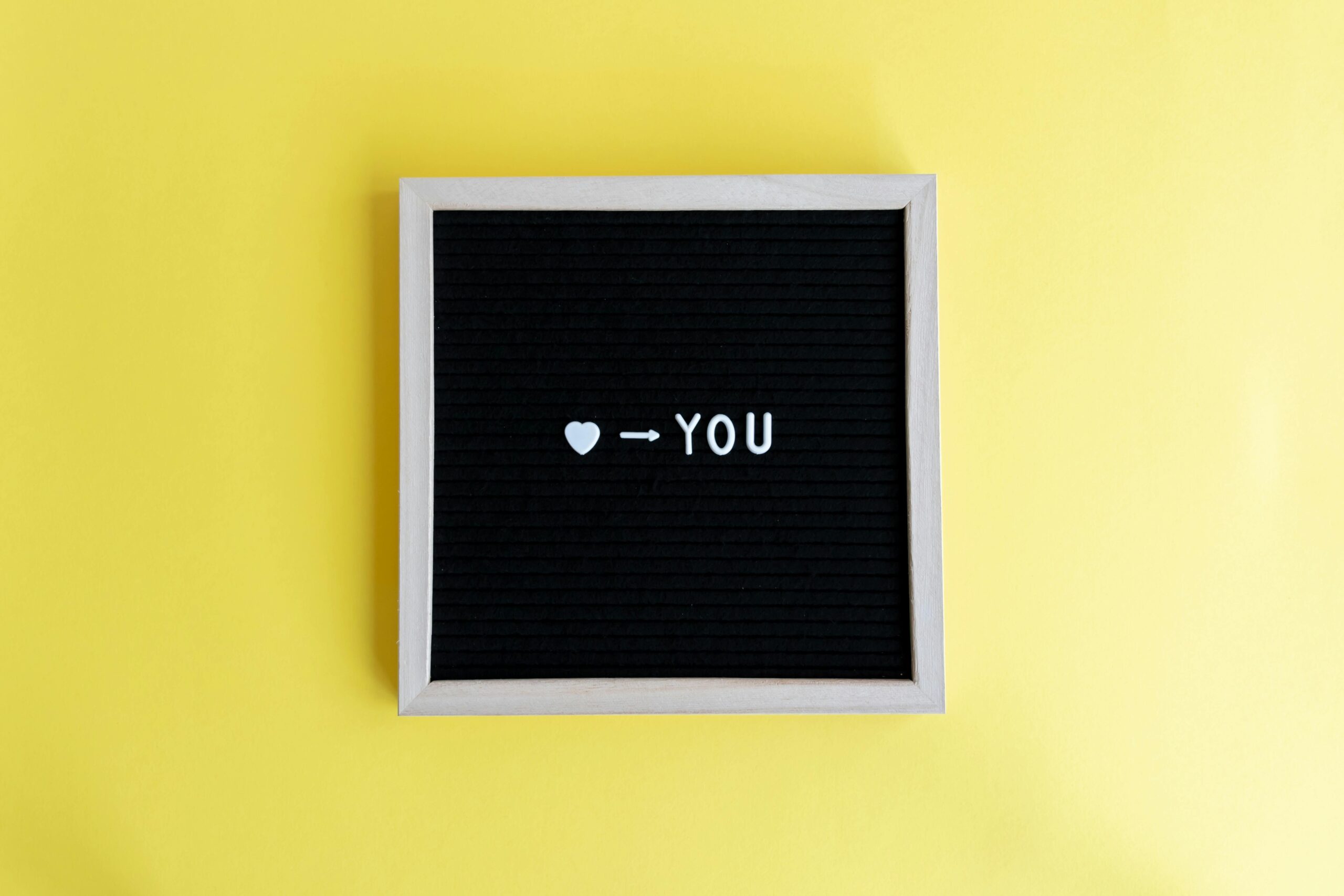 Self acceptance techniques so you learn how to accept yourself unconditionally. You'll find what does self acceptance mean, self acceptance journal prompts and quotes on accepting yourself