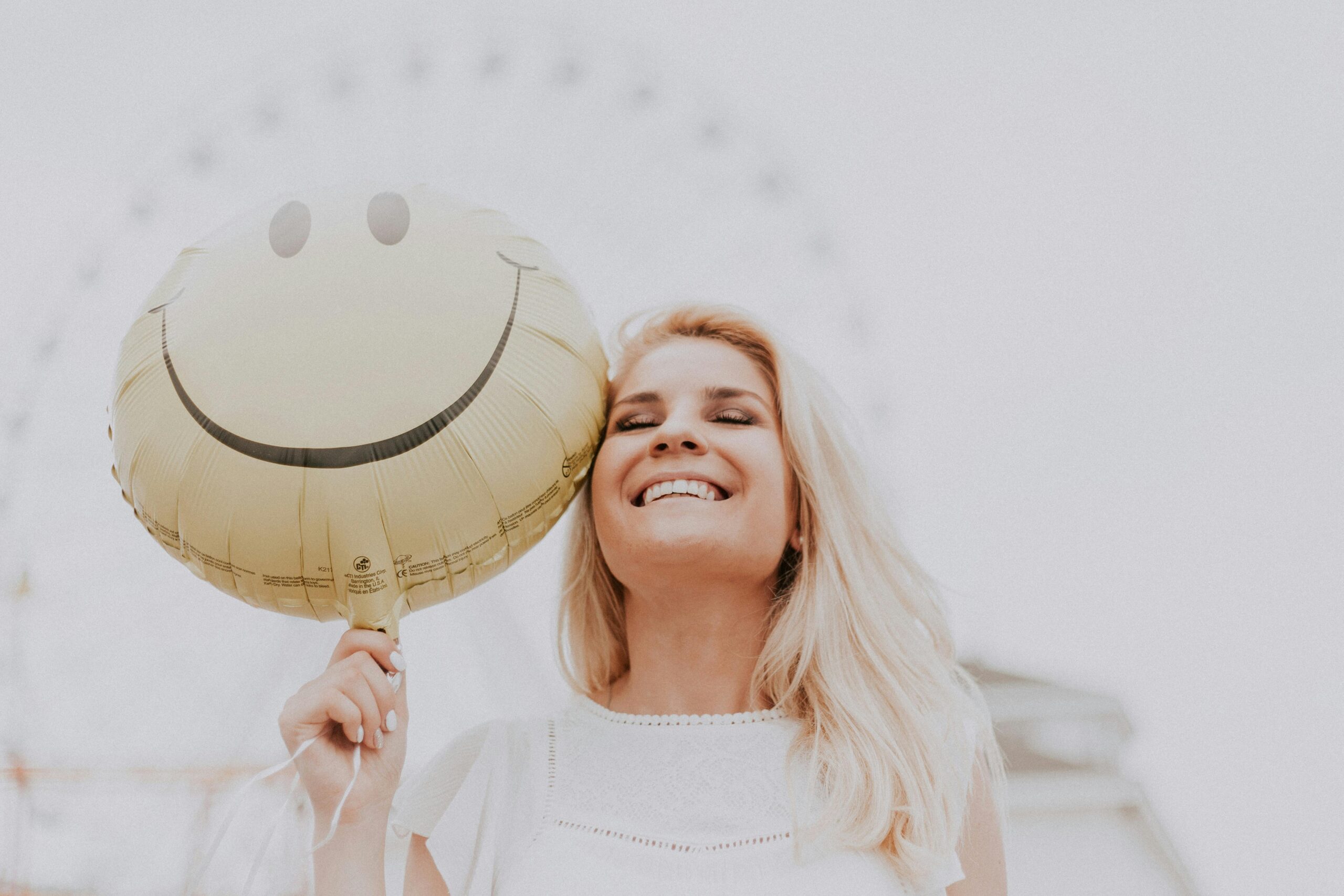 Go through our gratitude journal questions and questions for gratitude journal. Get ideas on what to write in gratitude journal and build a grateful mindset.
