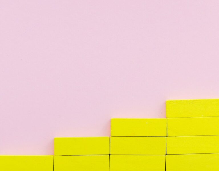 Having hard time to know which of self-sabotaging habits and self-sabotaging patterns you're doing? Learn about habits that undermine growth so you can get unstuck and live your best life.