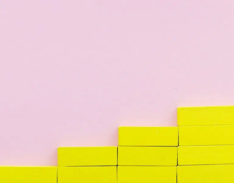 Having hard time to know which of self-sabotaging habits and self-sabotaging patterns you're doing? Learn about habits that undermine growth so you can get unstuck and live your best life.