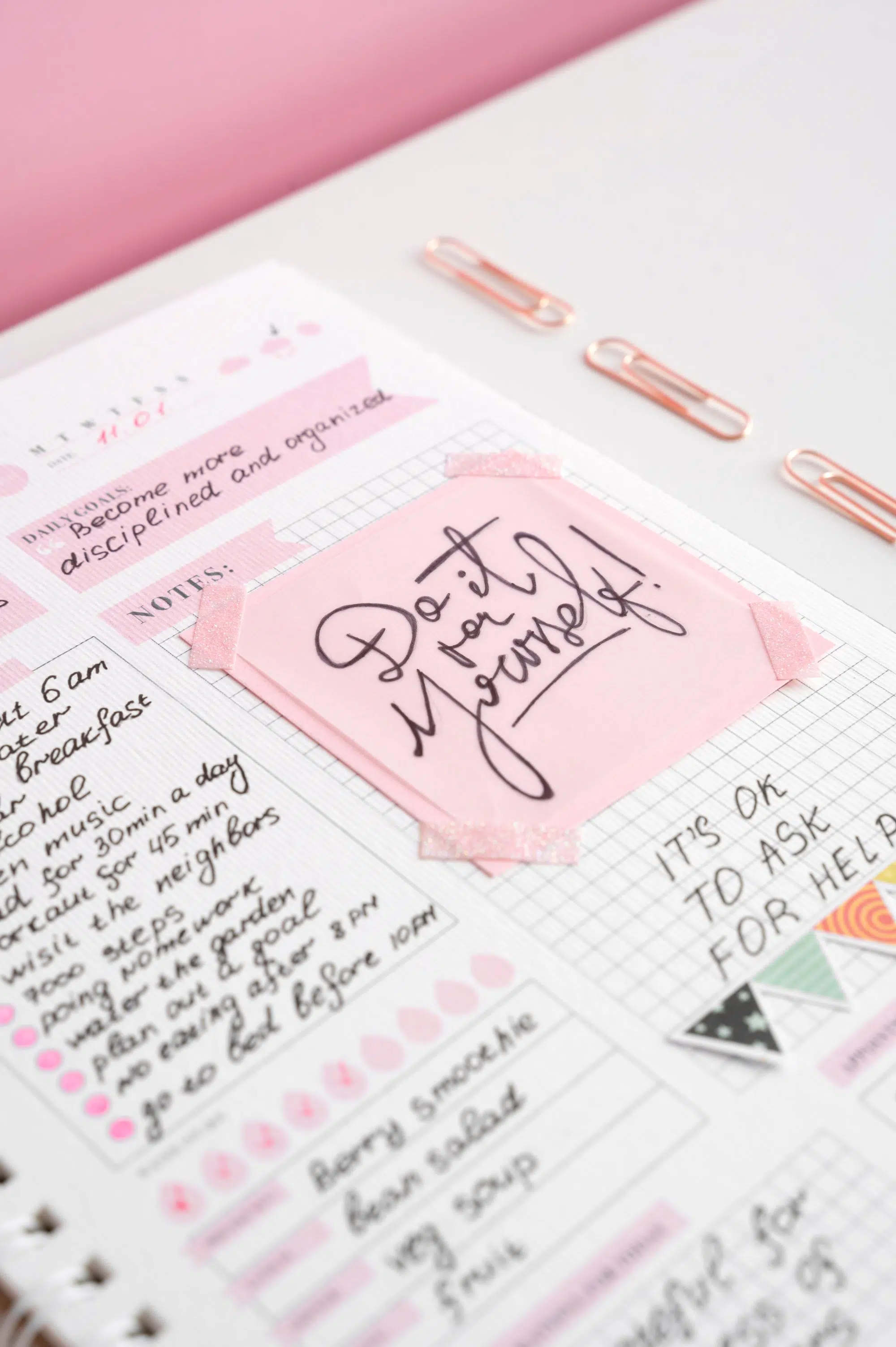 Do it for yourself - start developing growth mindset to live a more positive life. WIth the help of growth mindset affirmations that's actually achievable.