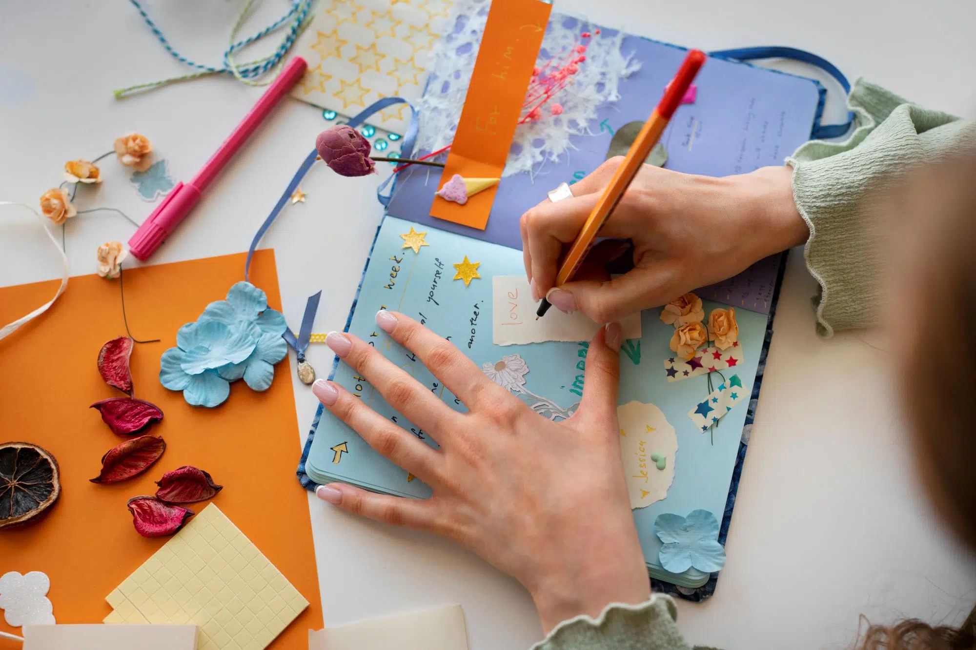 Self reflection journal prompts are great if you want to get to know yourself better. 