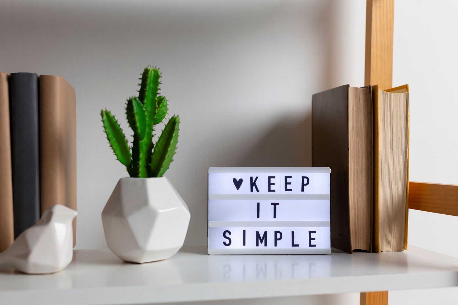 Why is self-reflection so important? In this article you'll find self-reflection quotes and sayings about self-reflection. You'll also find questions to ask yourself and if you check other blog posts you'll find everything you need to change your life. Pic is showing a lightbox with 'keep it simple' text.