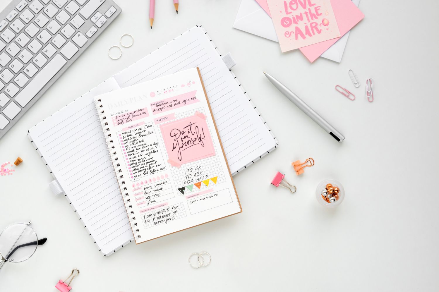 Weekly review routine sessions you can do for your weekend reset routine.