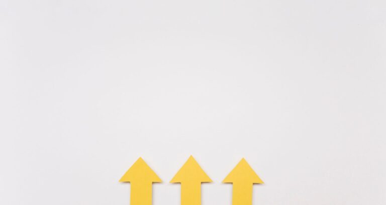 Find simple habits to change your life and you can start doing today. If you've been wondering how to change your life and which positive habits to build this article will give you the answers.