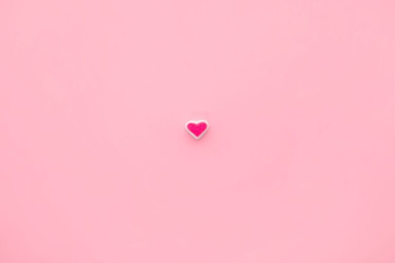 In this article you'll find self-love questions to reconnect with yourself, self-reflection questions and self-love journal prompts.