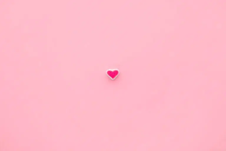 In this article you'll find self-love questions to reconnect with yourself, self-reflection questions and self-love journal prompts.