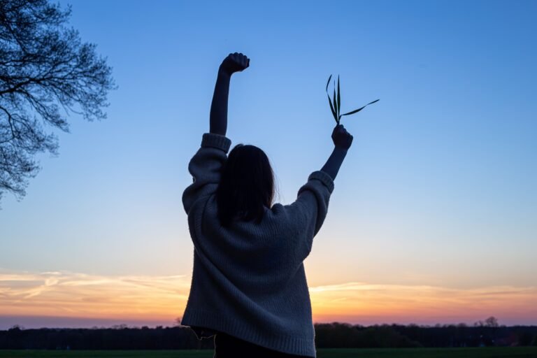 Practice emotional resilience habits so you can build emotional resilience. Go through our article and find tips and habits.
